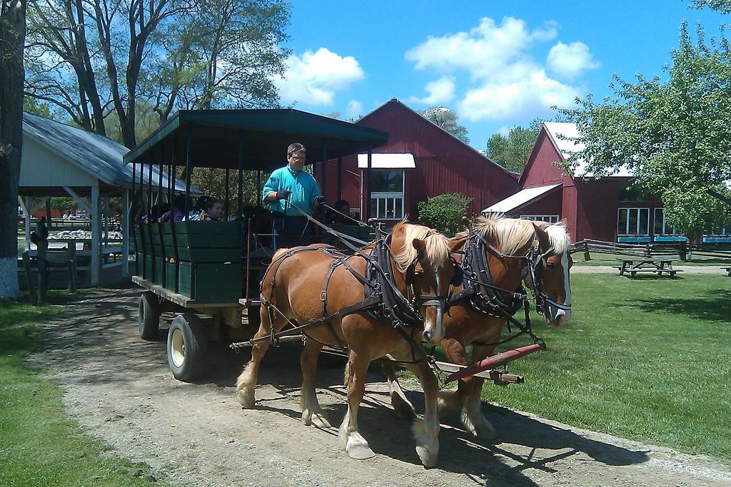 Amish Inn Nappanee Zewnętrze zdjęcie
